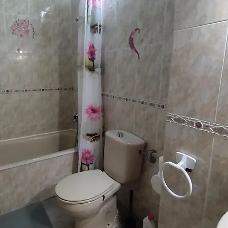 Privatunterkunft Cristianos Centro, With A Private Bathroom In Shared *