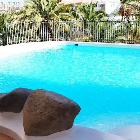 Cristianos Centro, With A Private Bathroom In Shared أرونا
