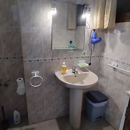 Cristianos Centro, With A Private Bathroom In Shared أرونا